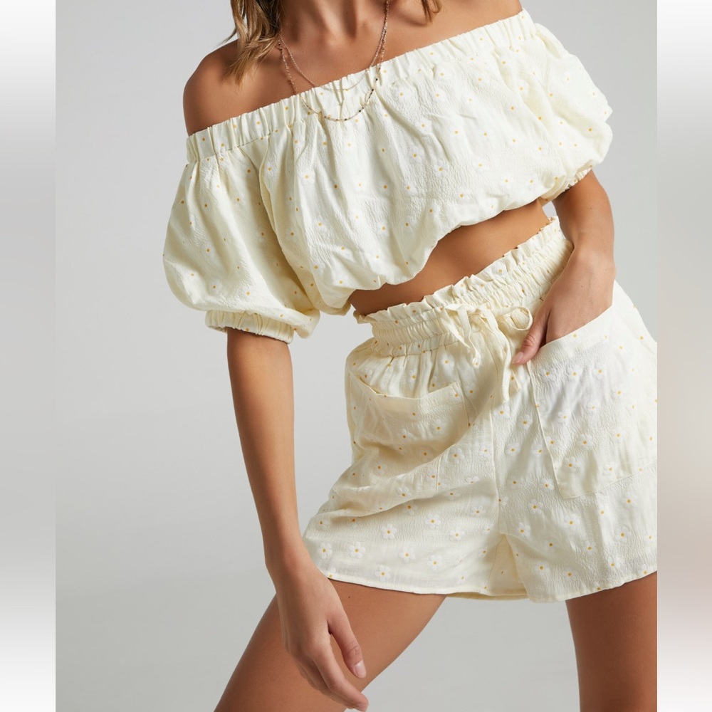 Showpo bude two piece set in yellow NWT